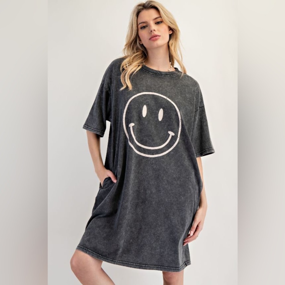 Easel Charcoal Smile Graphic Tunic Dress